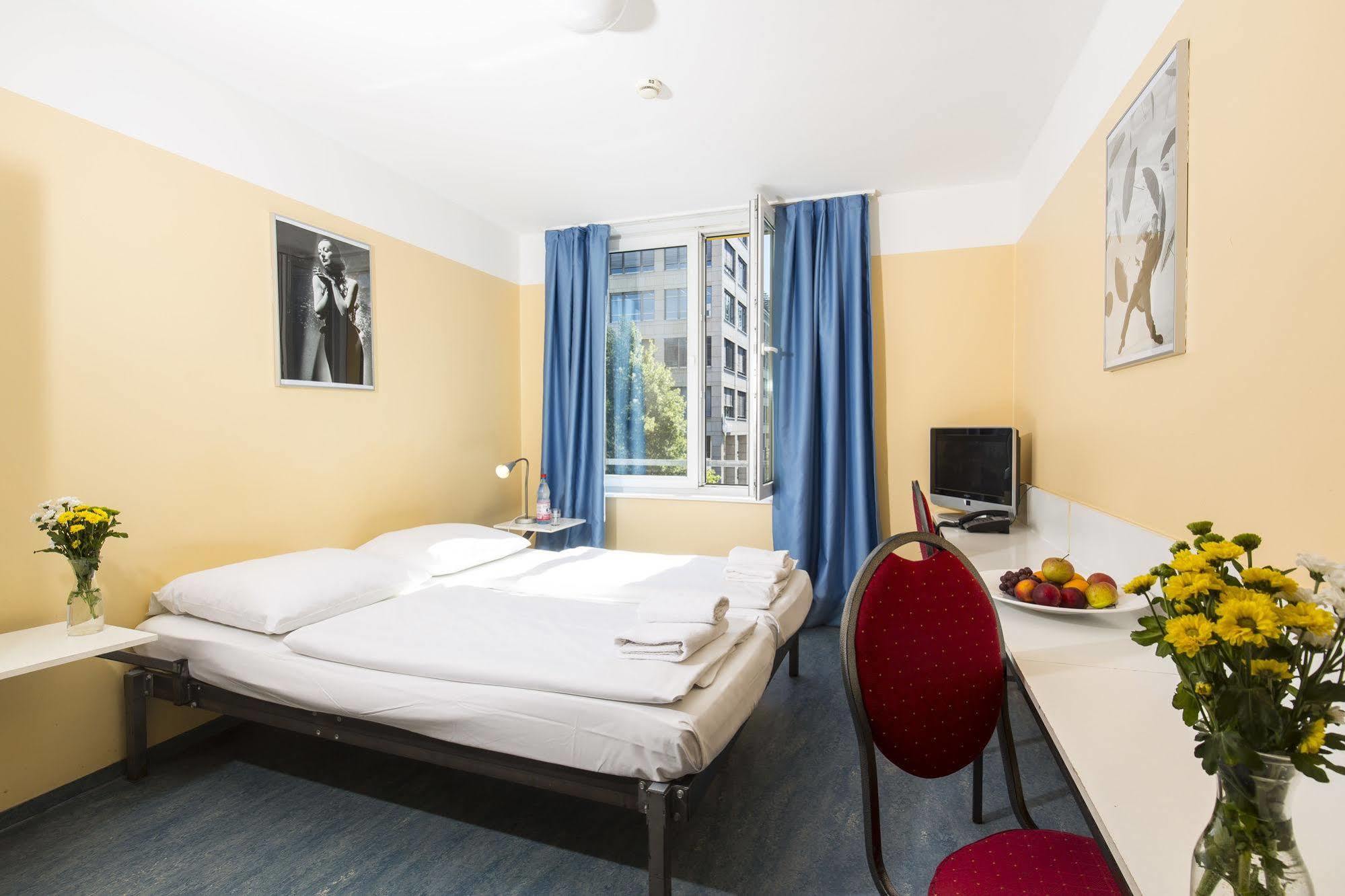 Pegasus Hostel *