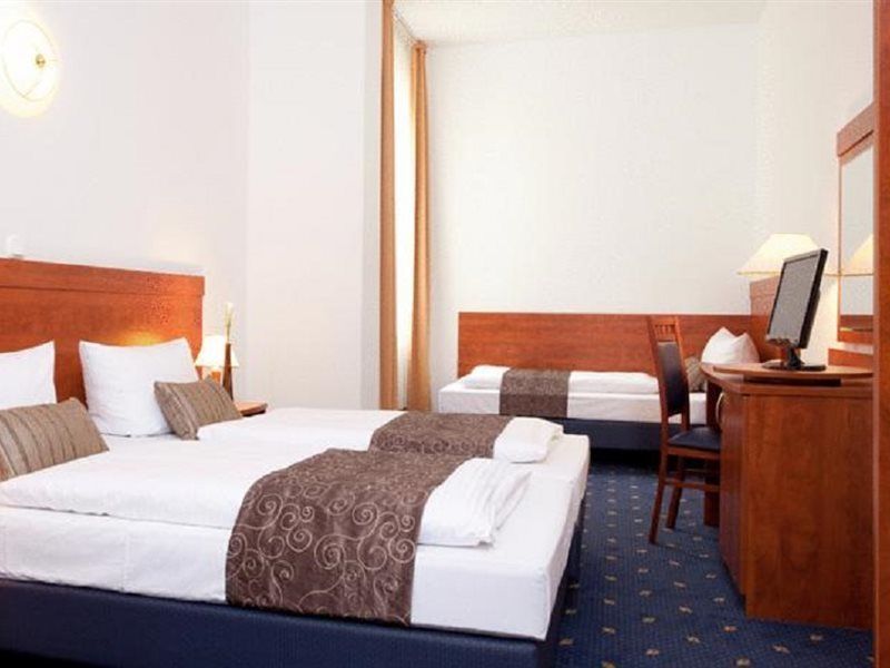 Hotel Atrium Charlottenburg 3*