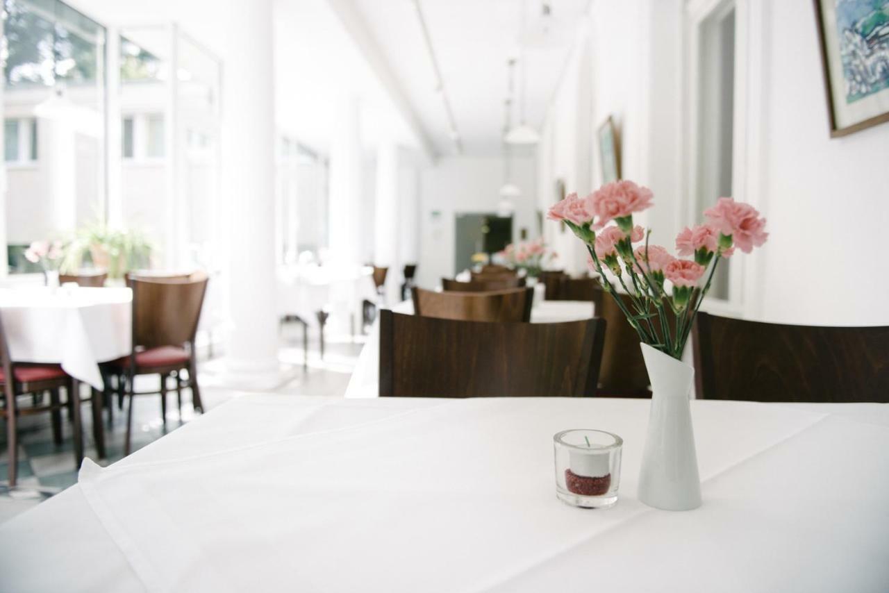 Europaeische Akademie Hotel 3*