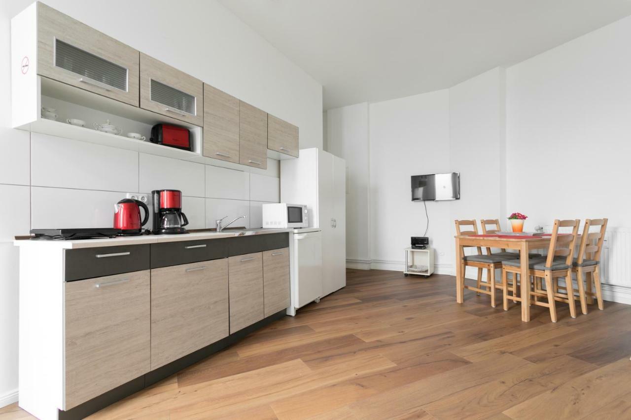 City Studio For 4, Near Sonnenallee Apartment Berlin