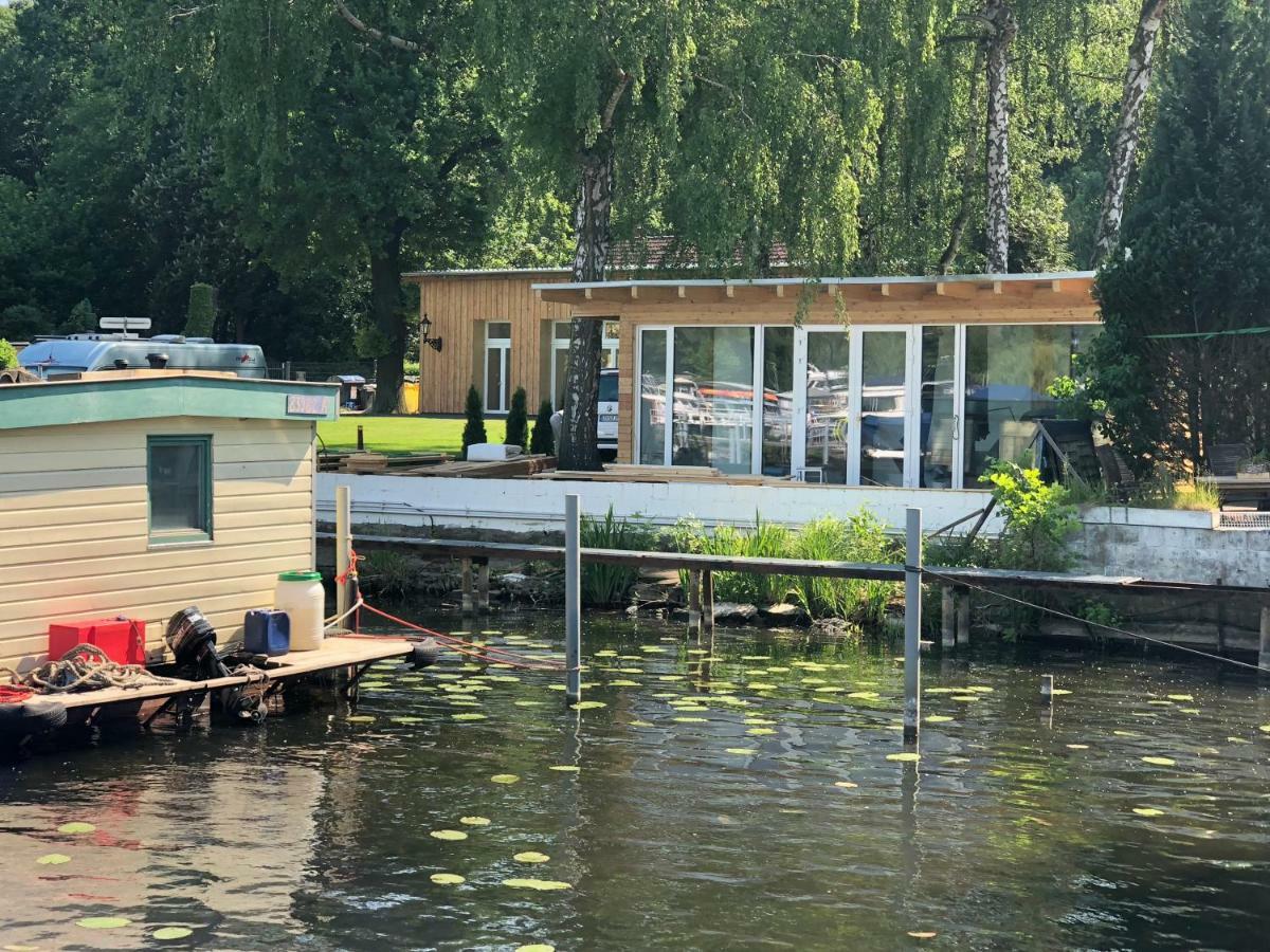 Tiny House Oder Auf Der Sunset Marina * Berlin