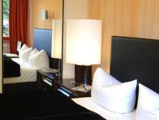 Adele Am Alex Hotel Berlin