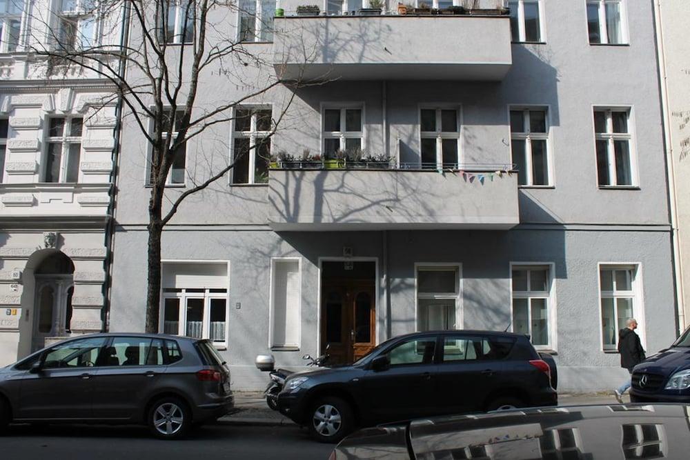 Apartments Berlin Leberstrasse 58 3*