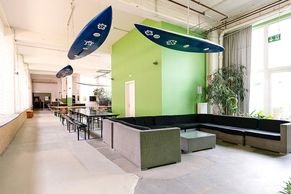 area85-beachvolleyball-lounge-surfboards-1200x800